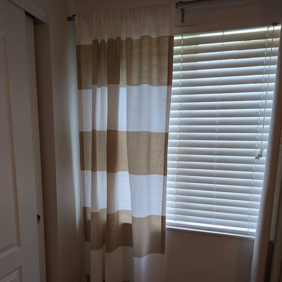 Tommy Hilfiger pair of curtains - Picture 1 of 3